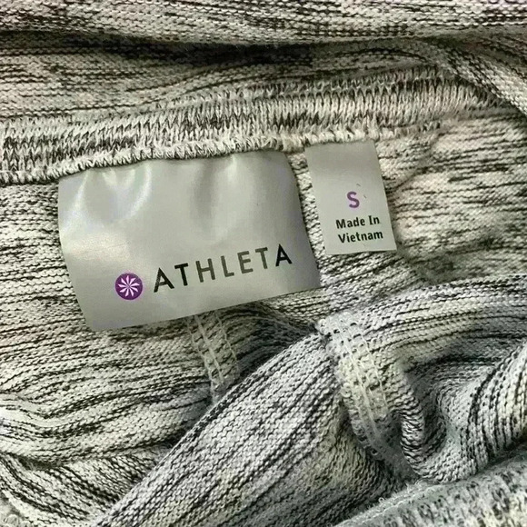 Athleta size small kangaroo pocket missing her drawstring very good condition - Picture 6 of 6